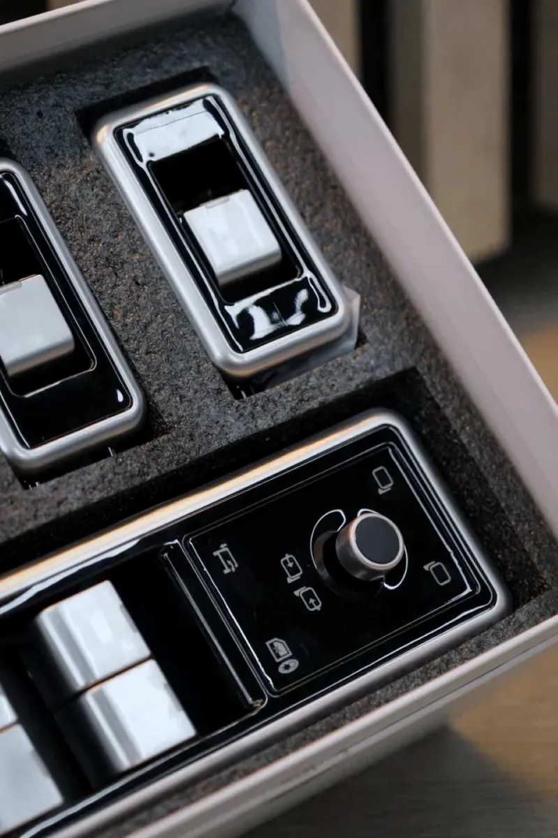 Кнопки стеклоподъемников Land Rover L405