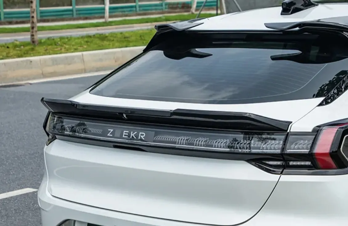 Спойлер Zeekr 001
